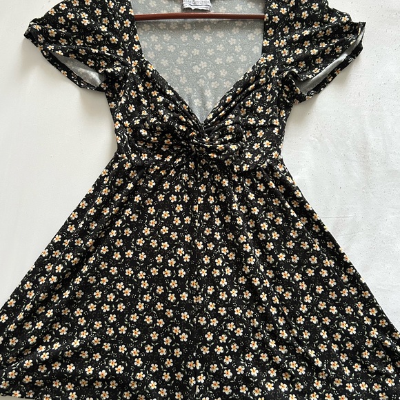 Urban outfitter black floral romper - Picture 1 of 6